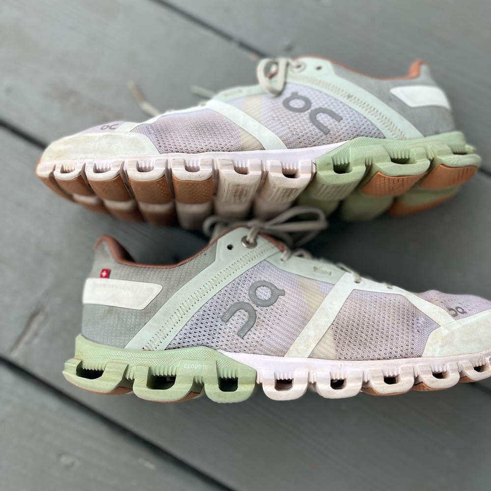 ON Running Cloudflow Women’s Size 8.5 Shoe